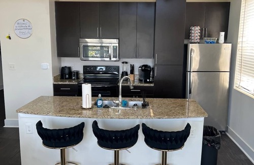 Lindridge-Martin Manor Condo | Black & Gold Loft w/2 balconiesnn