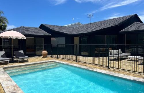 Burleigh Waters House | Black Shack Burleigh
