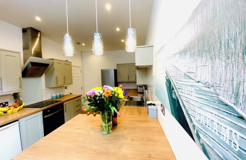 Blackpool Town Center House | Blackpool - 4 Beds - Sleeps 10 - Pet Friendly