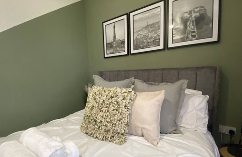 Blackpool Town Center Apartment | Blackpool Abode - Vance Road Star House