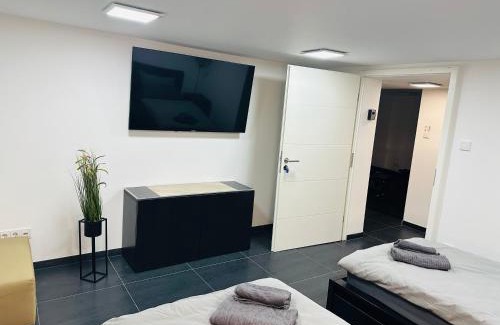 Rhein-Erft-Kreis District House | Blauer Stein 7a Doppelzimmer 01 - 2 Betten