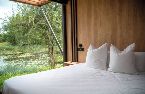 Thezillieu Hotel | Bleu Minuit - La Rive Etoilée