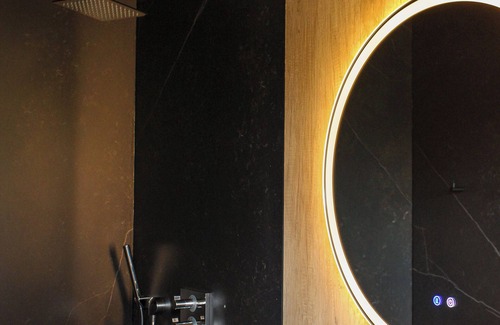 Thezillieu Hotel | Bleu Minuit - La Rive Etoilée