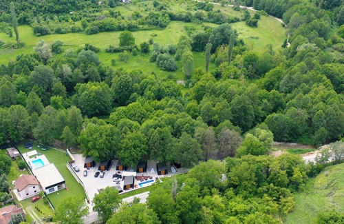Skopje Region Apartment | Blisku do Gradot Riverfront Cabins