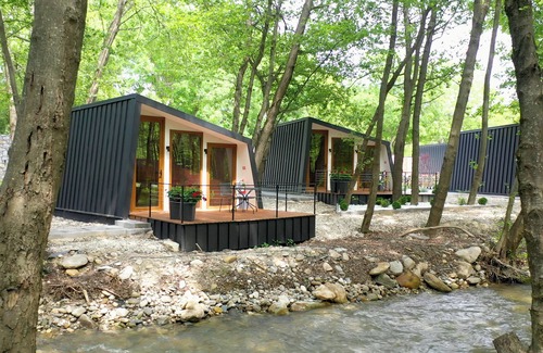 Skopje Region Apartment | Blisku do Gradot Riverfront Cabins