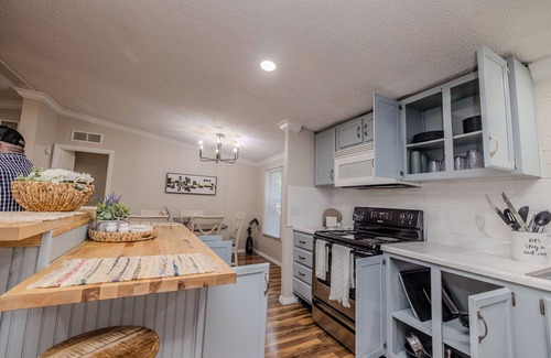 Graford House | BLOCK TO WATER with water access, Sleeps 10, close to rocker b, hot tub,fire pit