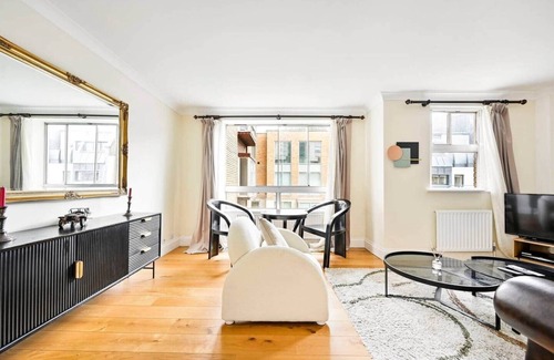 Knightsbridge House | bloomrooms@HydePark | Knightsbridge | Harrods