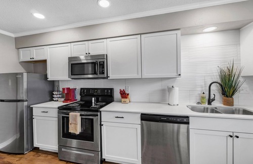 Downtown Apartment | Blossom: Ground Floor, Comfy King Bed