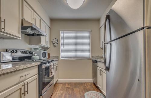 Oklahoma City Apartment | BLU Nostalgia *KING BED*
