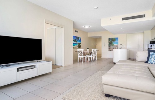 Coolangatta Apartment | Blue C 401 - Beachfront Coolangatta - Min. 3 night stays!