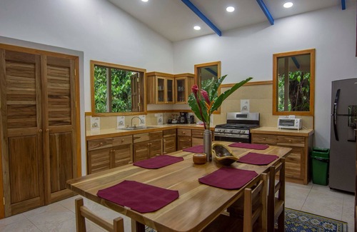 Cocles House | Blue Maverick for Nature lovers, with a/c, 4WD required!