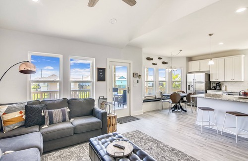 Terramar Beach House | Blue Dolphin | Bayside + Minutes to the Beach!