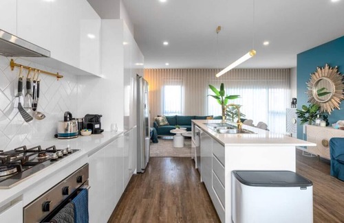 Yarraville House | Blue Door on Wilson - Luxury stay
