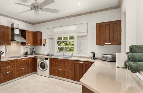 Little Battaleys Villa | Blue Horizon Battaleys Mews - Beautiful villa 5 minutes stroll to Mullins beach