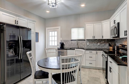 McKinney House | Blue Horizon Retreat- Near Downtown McKinney