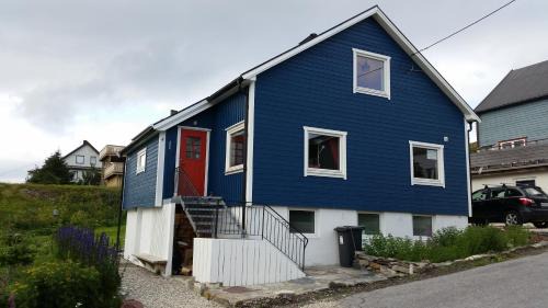 Mehamn Apartment | Blue House II at the end of the World