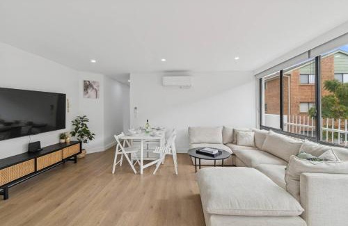 Wollongong CBD Apartment | Blue Mile Escape - Walk to Wollongong Beach and Shops