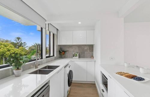 Wollongong CBD Apartment | Blue Mile Escape - Walk to Wollongong Beach and Shops
