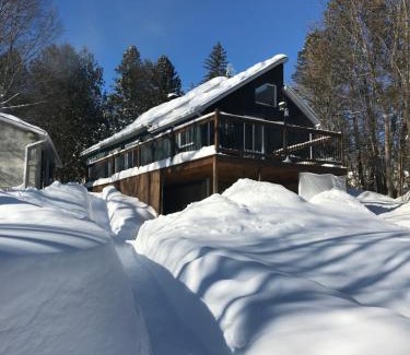 Prevost Ski Chalet | Blue Moon Exitchalets Easy Access Spa