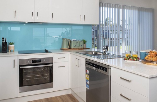 Kiama Downs House | Blue Pelican - Stunning modern entertainer with ocean views, walk to beach