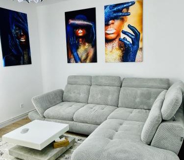 Falticeni Apartment | Blue Queen