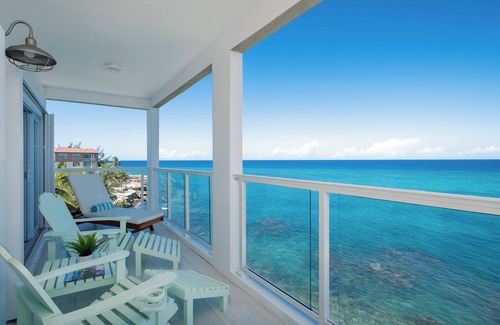 Tower Isle Resort | Blue-sky penthouse