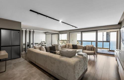 Antalya City Centre House | Blue-tiful Sea Horizon