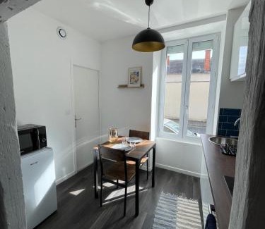 Vierzon Apartment | Blue Vervet - T2 avec parking