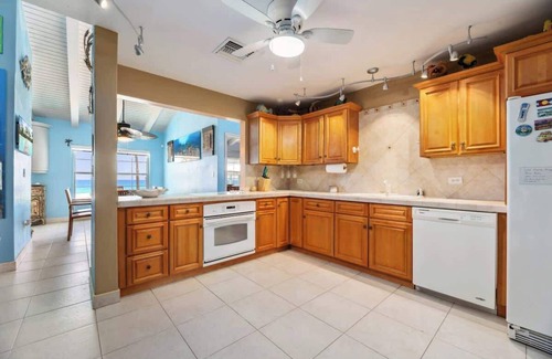 Old Man Bay House | Blue Vista Villa - Oceanfront 5 Bedroom Pool Home