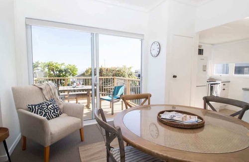 Rewa Cottage | Blue Water Cottage Near Beaches