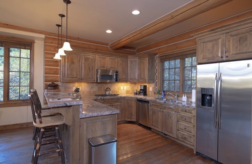 Victor House | Blue Winged Olive Cabin. Luxury Log Home in Victor, ID. A/C. Borders Forest