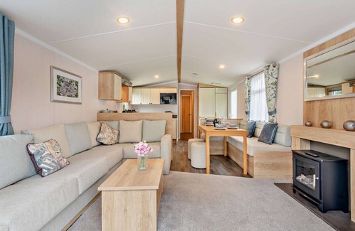Ringwood House | Bluebell Holiday Home Dorset is a modern 2 bedroom, 6 berth holiday caravan