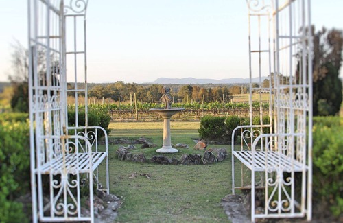Pokolbin Cottage | Blueberry Hill Vineyard - 2br Garden Apartment