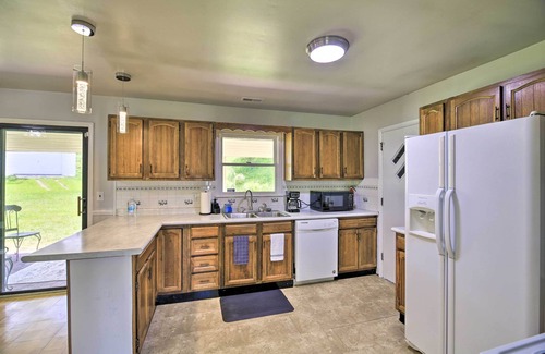 Bluefield House | Bluefield Retreat w/Pool Table: Near Parks!