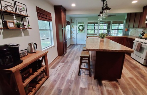 Goodrich Cottage | ★Bluegill Cottage★ by the lake - Kayak, pedal boat, fishing, private dock