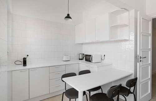 Avenida de Roma Apartment | Blueground | Alvalade, AC & balcony, nr museum