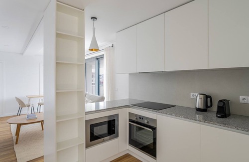 Falca Apartment | Blueground | Alvalade, terrace, nr Campo Pequeno
