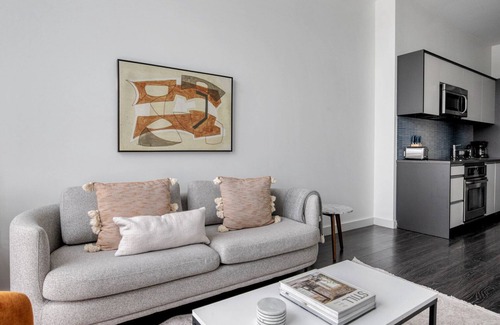 Central-Maverick Square - Paris Street Apartment | Blueground | Central-Maverick Square, pool, nr Boston Harbor