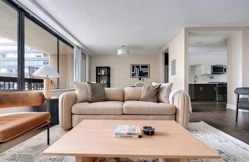 Crystal City Apartment | Blueground | Crystal City, pool, nr Potomac River