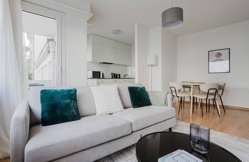 Iselin Apartment | Blueground | Iselin, balcony, elev, w/d