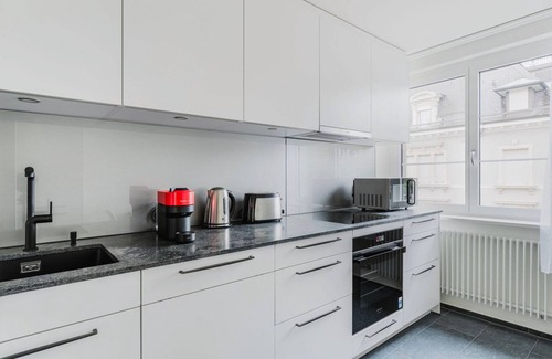 Meilen District Apartment | Blueground | Küsnacht, w/d, furniture & decor