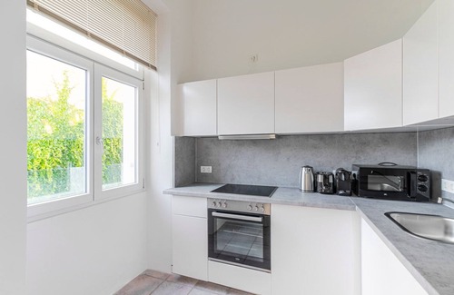 Mariahilf Apartment | Blueground | Mariahilf, washer/dryer, nr Naschmarkt