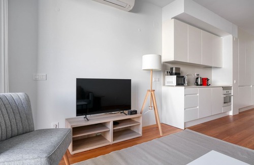 Sao Jorge de Arroios Apartment | Blueground | Saldanha, furnished & decorated