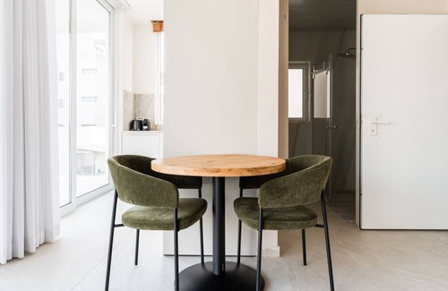 Old North Apartment | Blueground | Tel Aviv Port, High End , Balcony (TLV-75)