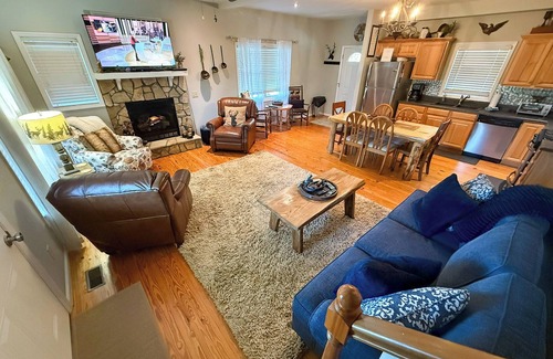 Buck Mountain Cabin | Bluff Mtn Retreat - Mountain Magic: October in the Carolinas