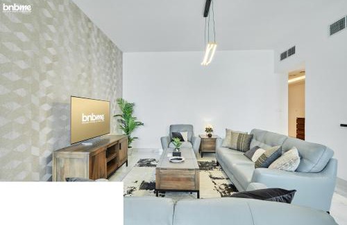 Business Bay Apartment | bnbme - Luxury 2BR Business Bay Apt w Canal Views Pool Gym Free Parking Downtown