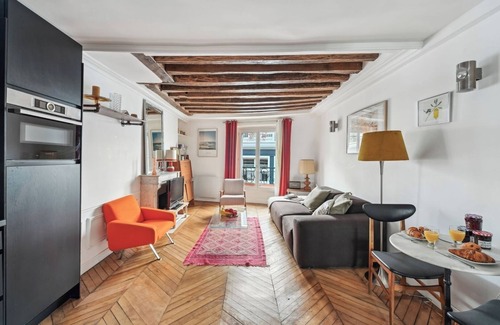 Vivienne Apartment | BnBNook - Bright 1BR by Opera and Louvre and Galleries