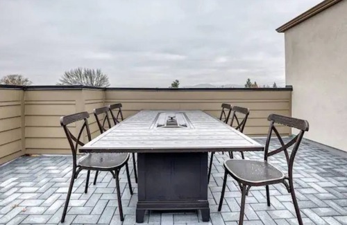 Veterans Park Condo | Boise Urban Adventure Gem | Sleeps 15