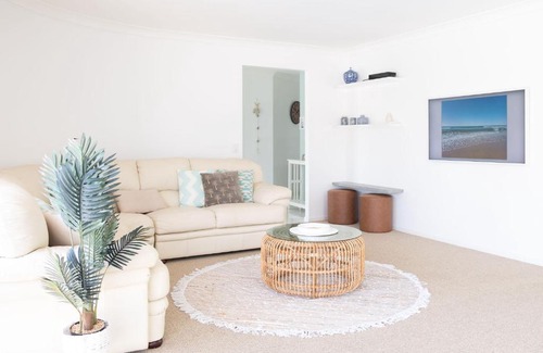 Bokarina House | Bokarina Seaside Escape - Only steps to the Beach