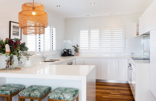 Ulladulla House | Bommie Coastal Headland - Stunning spacious home with the beach at your doorstep